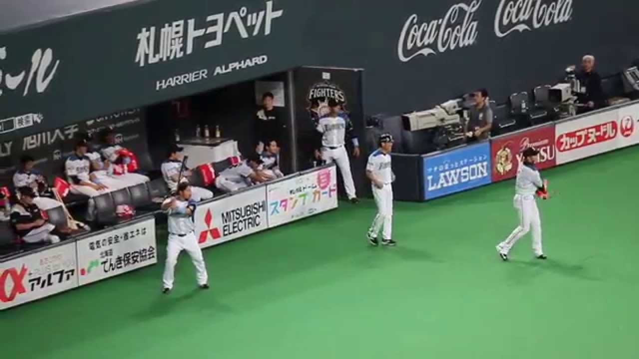 camera iphone 8 plus apk 小谷野栄一、陽岱鋼、杉谷拳士　楽天・則本投手の投球練習にタイミングを合わせる。北海道日本ハムファイターズ2014/10/01