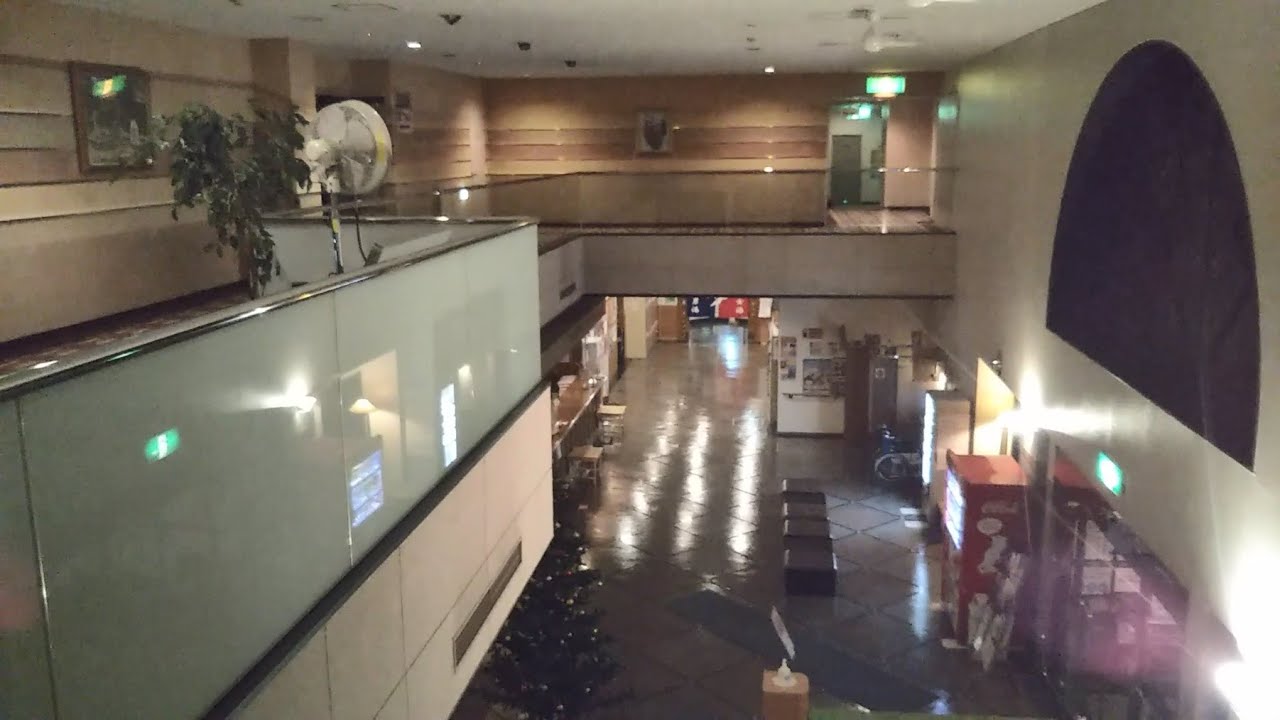 吹き抜けロビーがある生田原温泉「ホテルノースキング」の館内