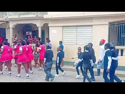 Majorette Ecole Gutenberg et Ecole Doux Jesus Saint-louis du nord.