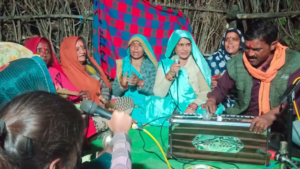 बरसाने से चली गुजरिया दहिरा भरे #मटकिया मैं.....!!🥰✨🧡#बुंदेली #भजन 