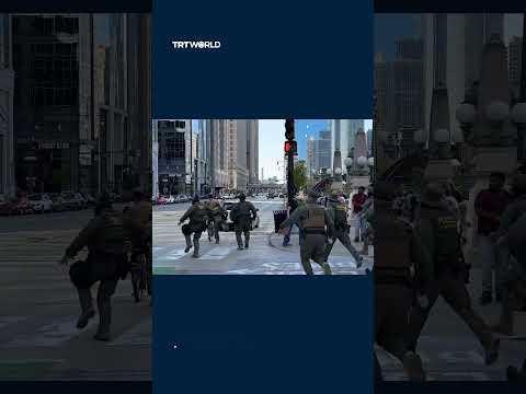 Food delivery guy makes a fool out of ICE agents in Chicago