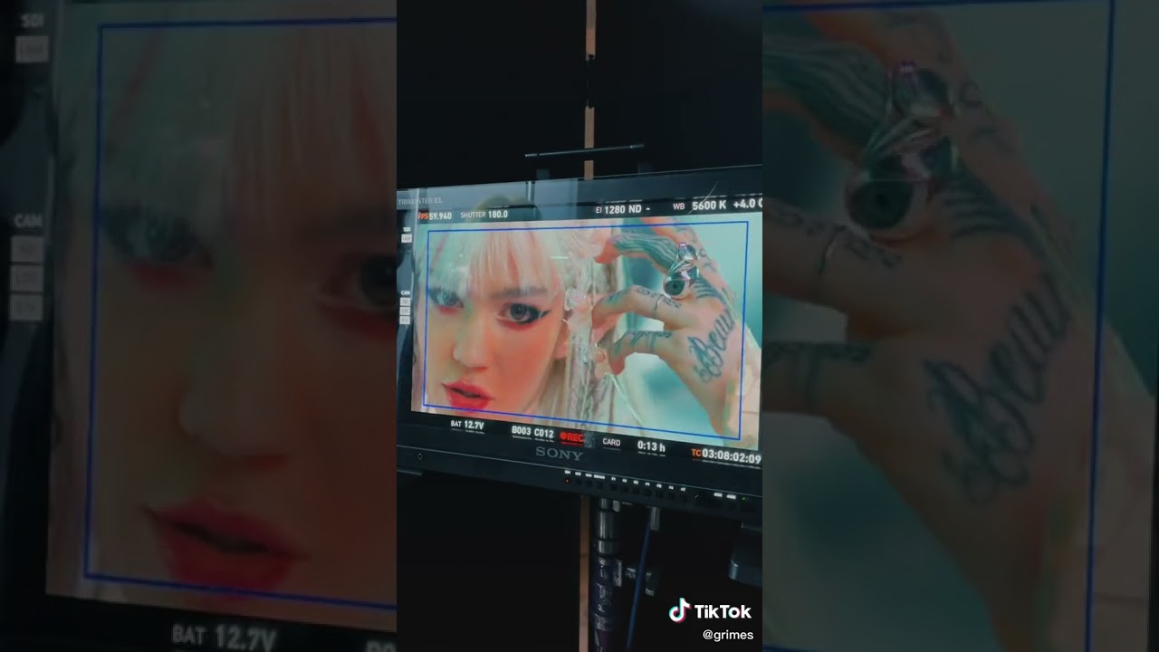 Claire boucher Grimes tik tok