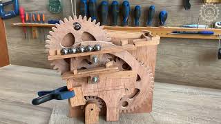 Como se hace 🧐Reloj de madera con bolas de acero (5)  Fabricación y montaje