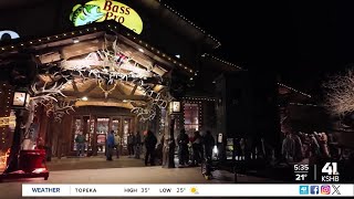 Black Friday shoppers bundled up for cold day to get hot deals