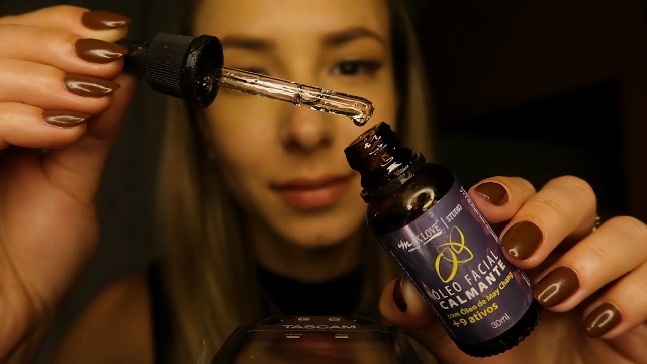 ASMR 🛋️ te colocando para dormir após um dia cansativo (luz baixa, atenção pessoal, sussurros)