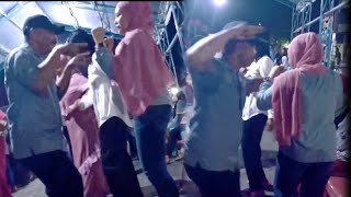 Fokus hijab Pink - Di goyang om kumis si tante malu - malu tapi asik | MUSIK WAKATOBI Rancak 2023