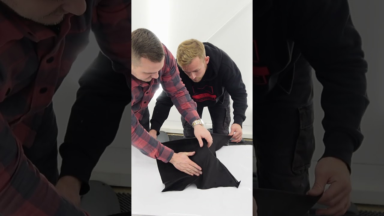 Wir haben ein Smart Interieur von Blau auf Schwarz umgebaut + dafür unseren Mikrofaserstoff benutzt