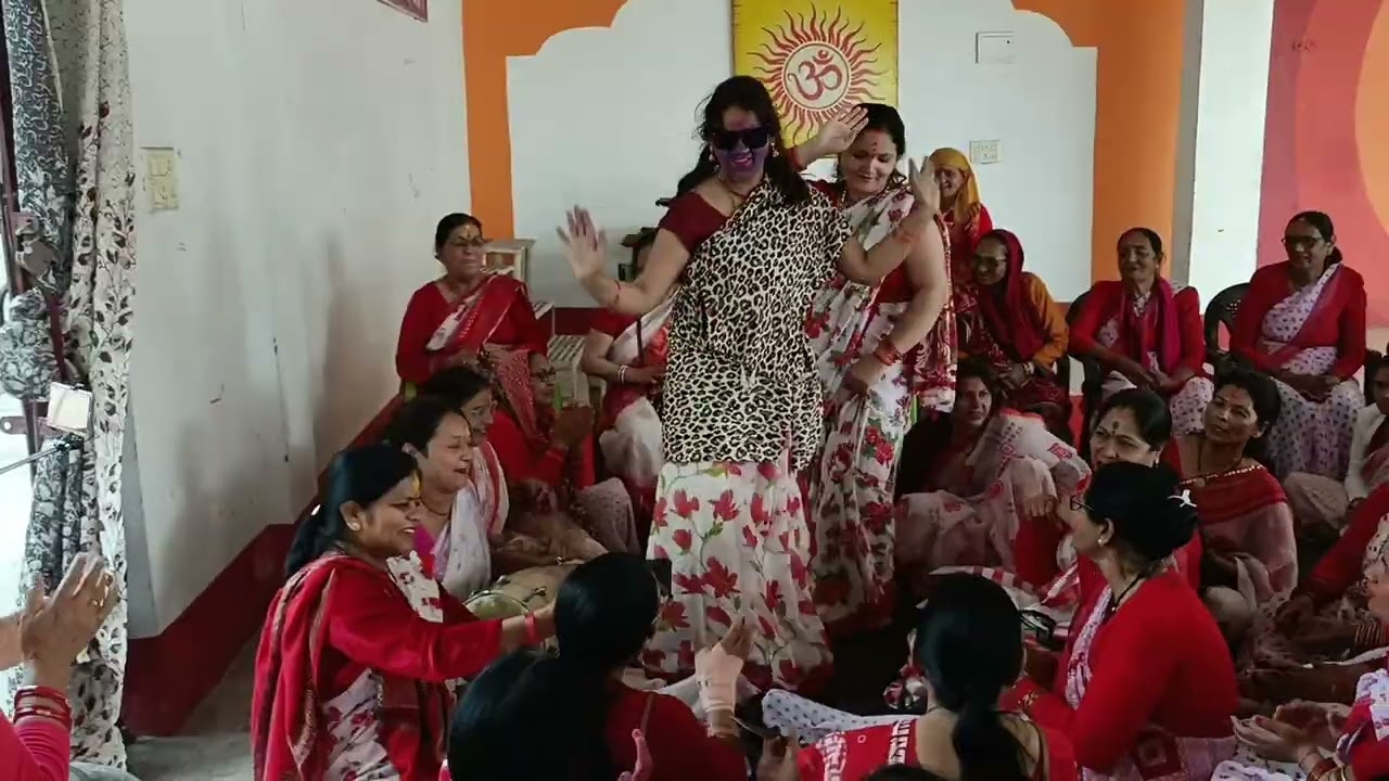 सिद्धेश्वर शिव मंदिर में महिला कीर्तन मण्डली की होली।