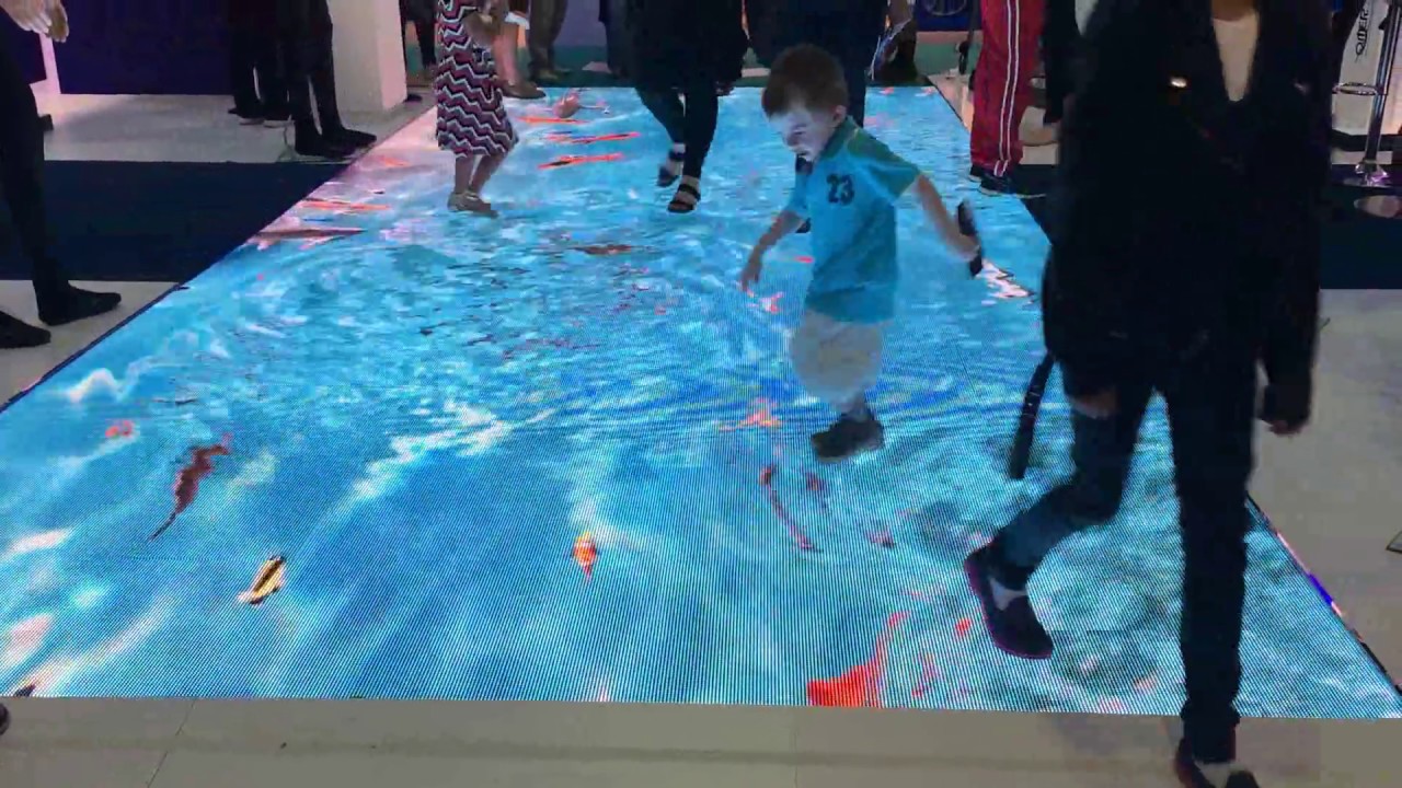 Responsive floor screen