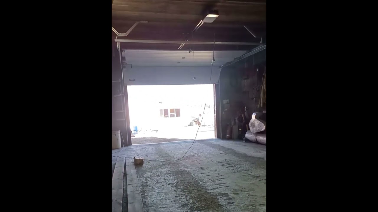 Итальянский привод SPO16 для ворот высотой до 2,6м и площадью 9,6 кв.м.