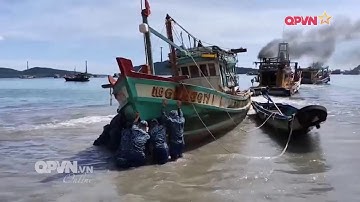 Bộ đội Vùng 5 Hải quân cứu kéo tàu cá bị mắc cạn