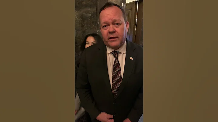 Sen. Matt Boehnke gets ready to debate proposed state Senate budget