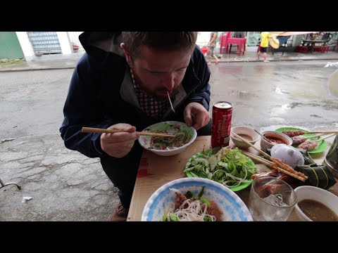 Video American Man eating like he hasn't eaten in years -... - youtube
