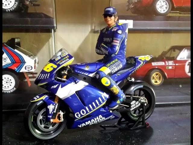Minichamps Valentino Rossi Yamaha moto gp 2005 1/12 - YouTube