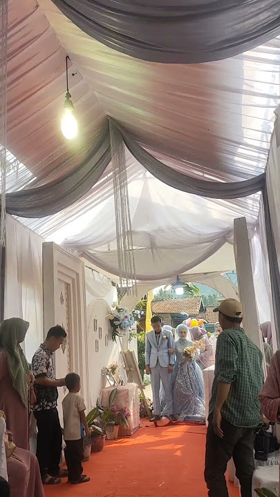 ketika kedatangan pembelay pengantin 🥰              #makeupartis by herti #pengantinmodern