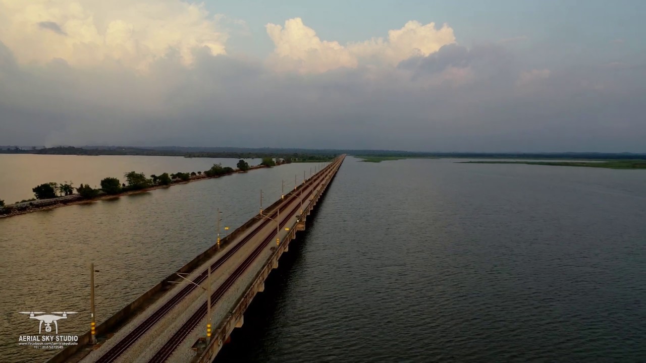 Jambatan Keretapi Merentasi Tasik Bukit Merah Perak 4k Youtube