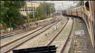 Train Entering Bikaner junction with curves