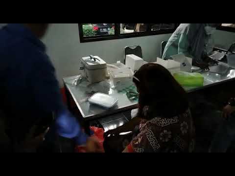 Tiwi Crew Sinetron Kun Anta Sedang di Suntik Vitamin Oleh Dokter Iskandar... Dilokasi Swab Antigen .