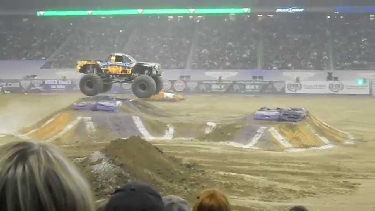 Monster Jam 2015 Detroit 1 Incinerator Freestyle Youtube