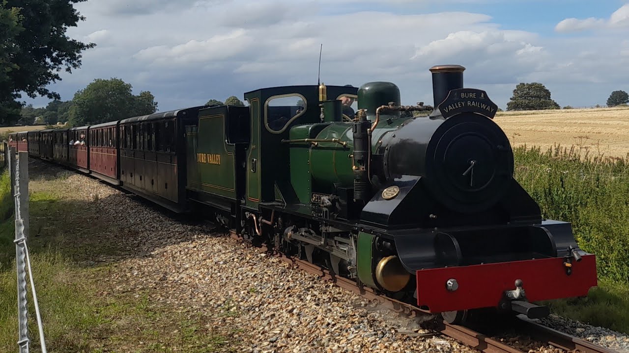 Train Spitfire (Steam Train) BVR7 Spitfire Rattles Round Runway Curve (14/08/2023 ...