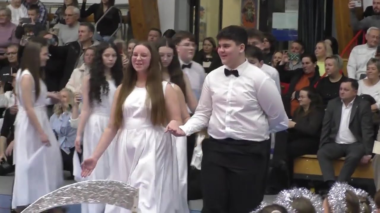 Polonez - Pan Tadeusz .FINAŁ. Klasa VIII. Szkoła Podstawowa Nr 2 (PRASZKA) ,, Święta w nas''