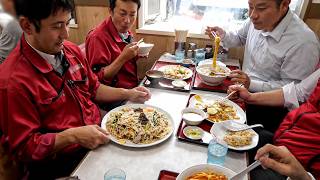とんでもない特盛り中華めしを平然と平らげる男たちで殺到する狂気の町中華