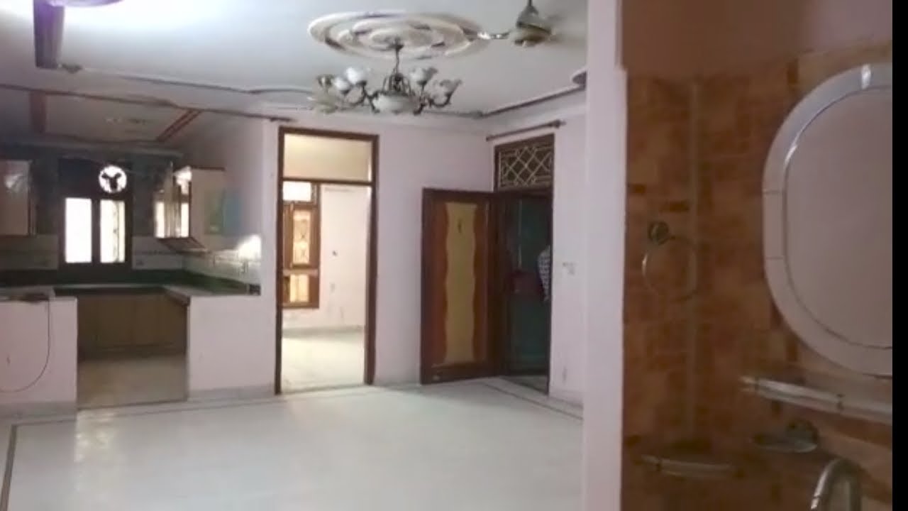 Low Budget में 140 गज का बड़ा Flat available for sale in Laxmi Nagar