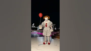 المهرج القتل شوفو شلون يرقص 