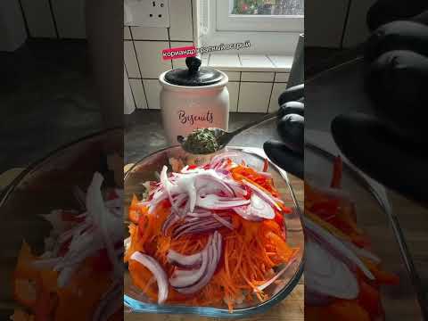 Салат из цветной капусты, моркови, перца и лука, постный салат.