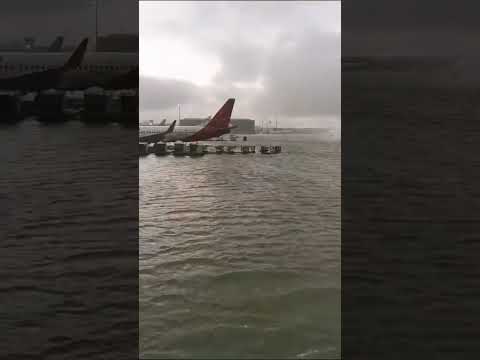 Dubai Airport under water right now! #emirates #flooding #dubai #dubaiairport