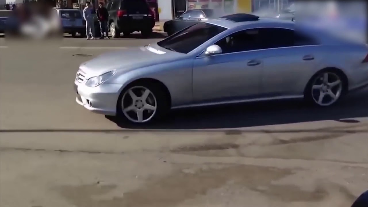 Кавказцы в машине