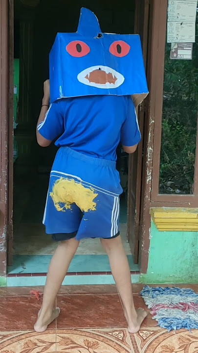 Anomali ee di celana kuning