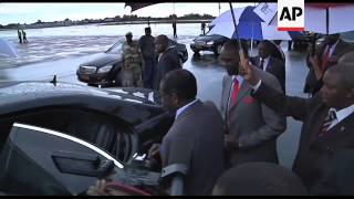 Mugabe arrives home under intense health scrutiny