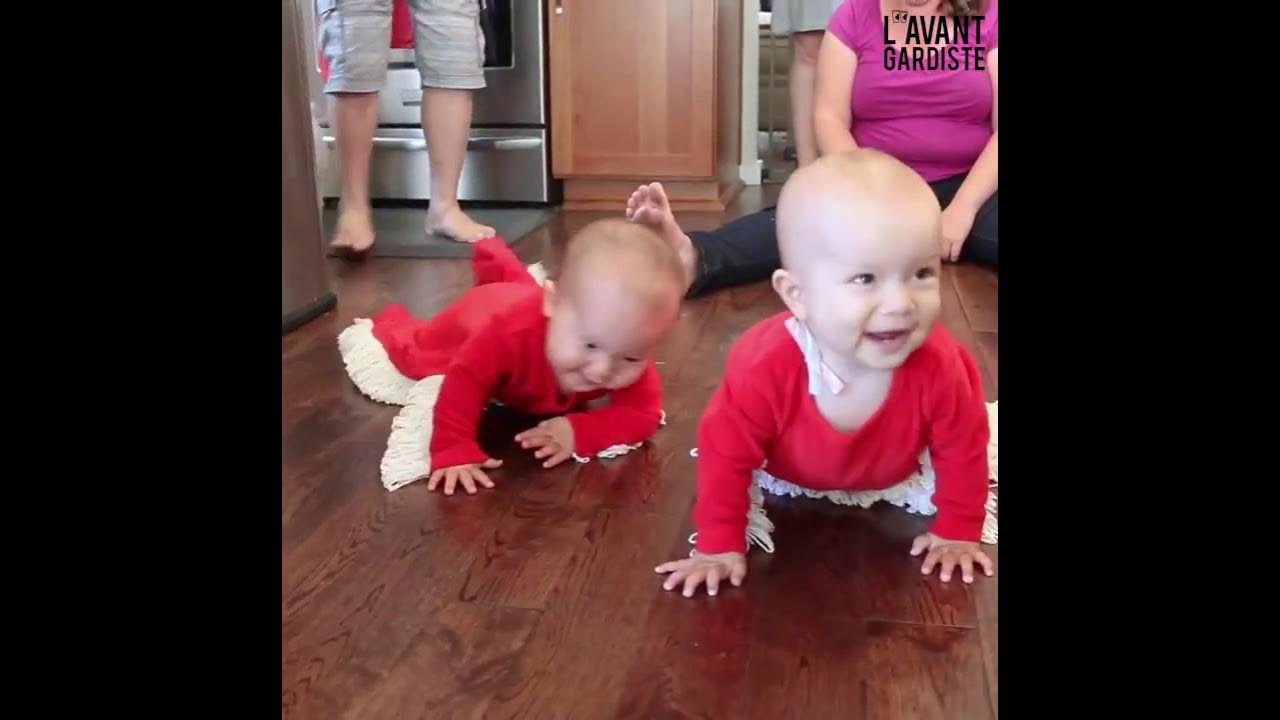 Baby Mop : Pyjama-Serpillière - YouTube