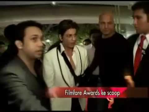 Shahrukh Khan Suprises Everyone At The 54th Filmfare Awar
