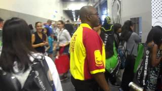 Short Video: Inside Exhibit Hall.Fans dressed as Arrow outside WB booth: Saturday Comic-Con 2013