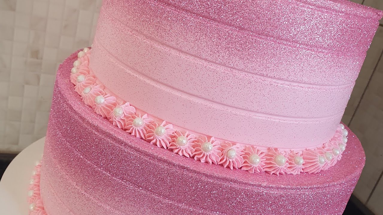 Bolo Rosa com glitter  Pretty birthday cakes, Glitter cake ideas, Barbie  doll birthday cake