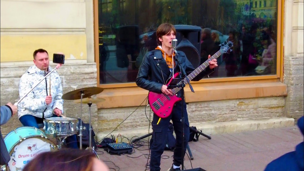 Уличные музыканты на Невском проспекте в Санкт-Петербурге - YouTube