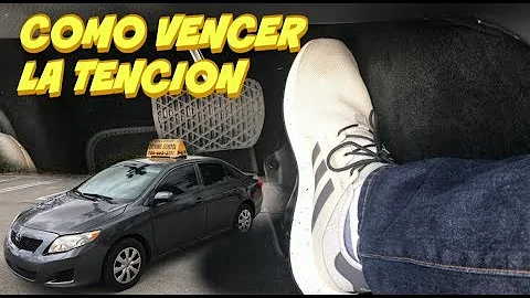 ¿Está bien conducir un coche a toda velocidad?