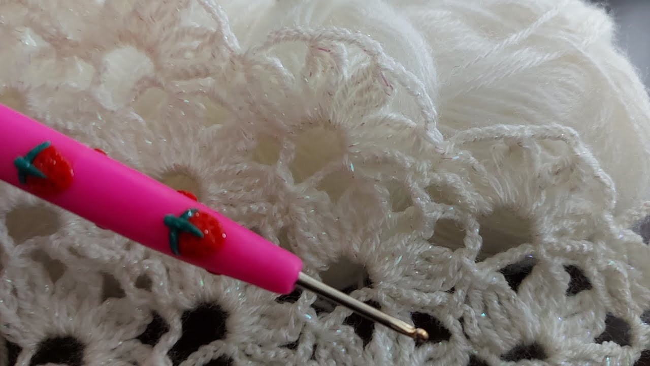 вязание крючком простой треугольный шаль / учебник для начинающих