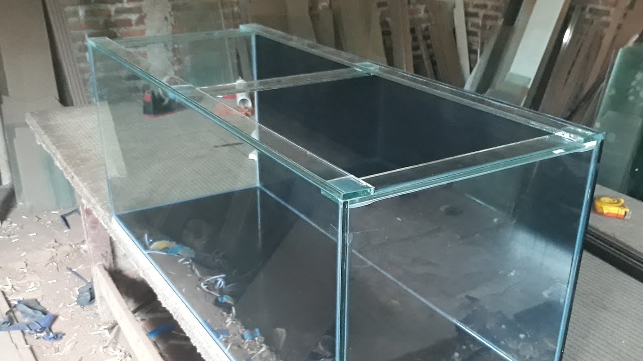 Model aquarium 100x40x40 bawah,blakang beground hitam,kaca full 8mili