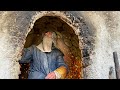 The Baker is Sitting Inside the Oven and Baking Bread | Preheated Oven | Uzbek cuisine