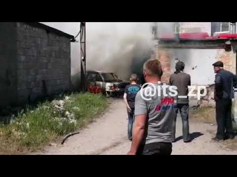 В Запорожье на Бабурке сгорела Audi, – ВИДЕО