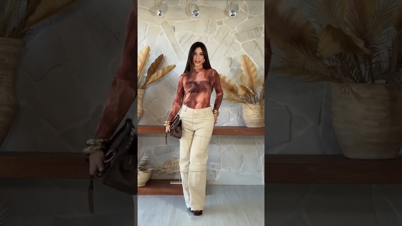 “Earth Tone Street Style 2025 🌿 | Brown Swirl Top & Beige Cargo Look”