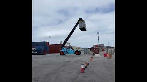 Reachstacker Sany SCRS 4540 lifting a container as APMT Terminals in Gijón Spain