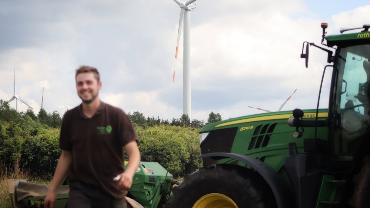 Johndeere der Milchfarm Krewinkel bei der Grasernte#johndeere #milkfarm #grasernte #agrarfotograf