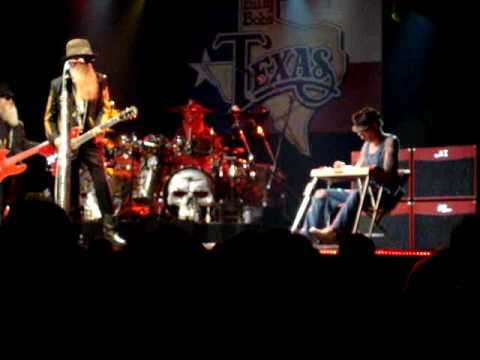 ZZ Top Live: I'm Movin' On live at Billy Bob's Mar...