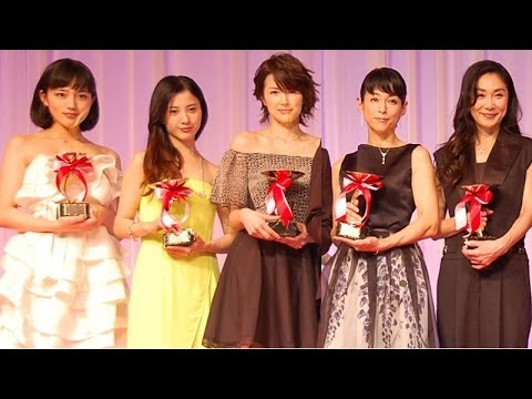 吉高由里子、川口春奈らが『第25回 日本ジュエリー ベストドレッサー』受賞