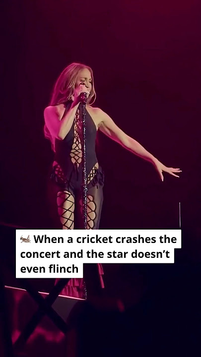 A cricket tried to upstage Jennifer Lopez and she didn’t miss a beat