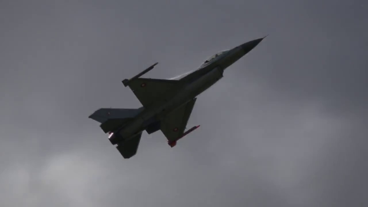 Royal Danish Air Force F-16 Solo Demo performing at Roskilde Airshow